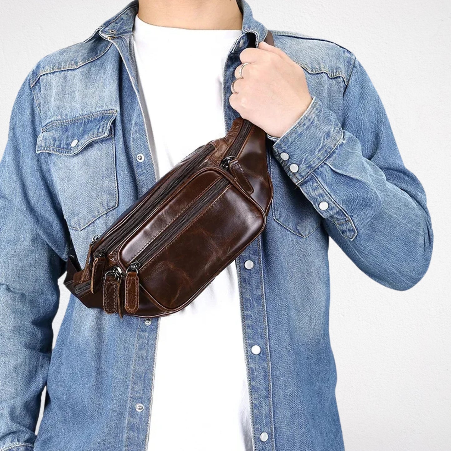 Sac De Taille Cuir porté devant