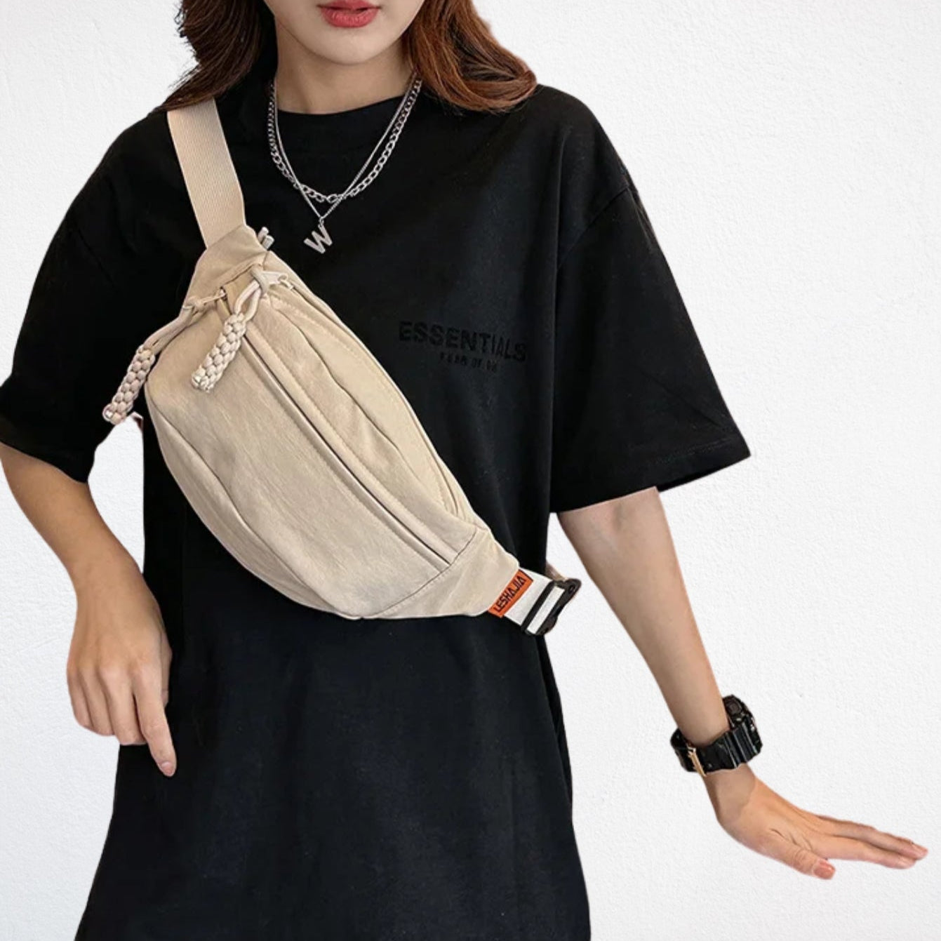 Sac Bandoulière Beige porté poitrine