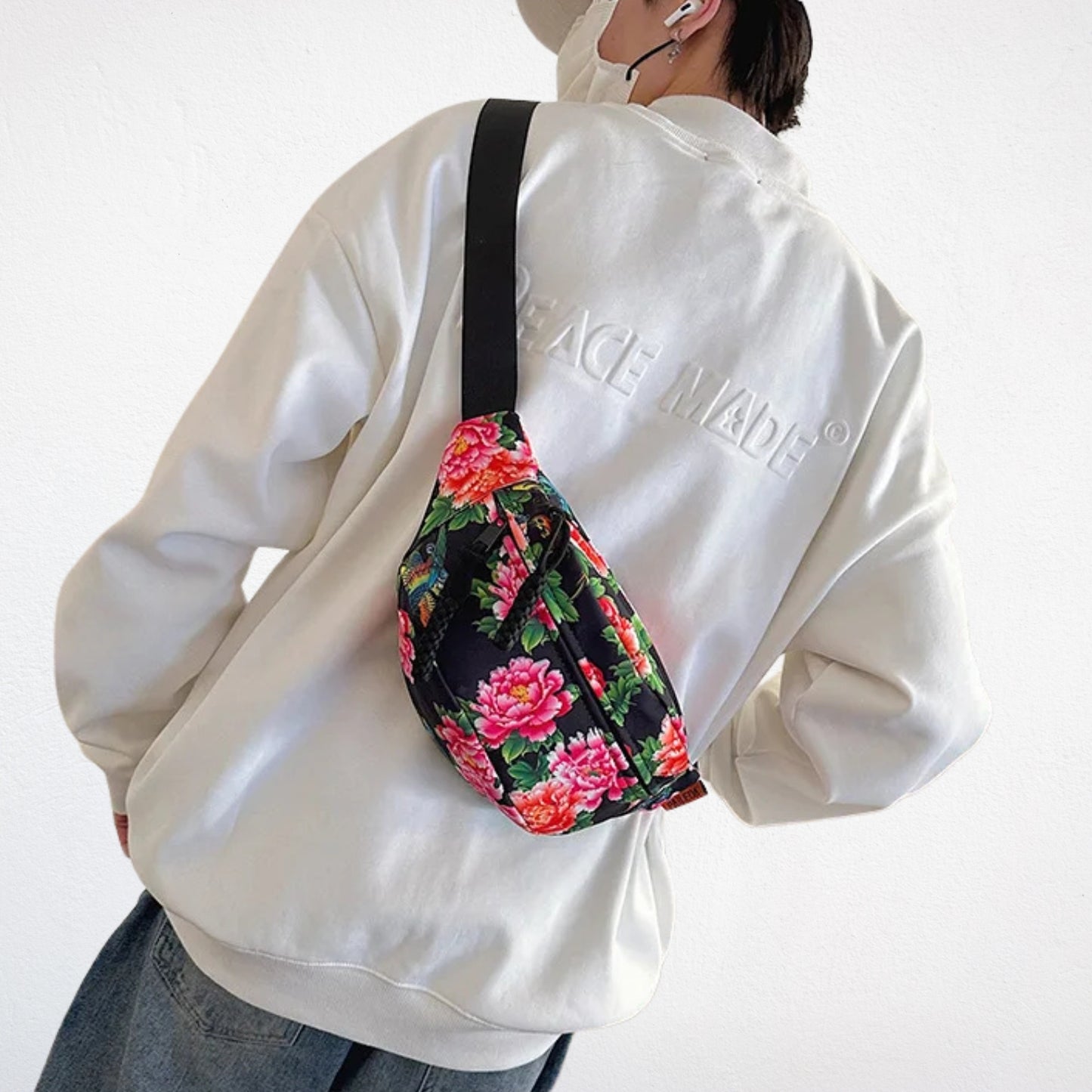 Sac Banane Fleuri noir porté