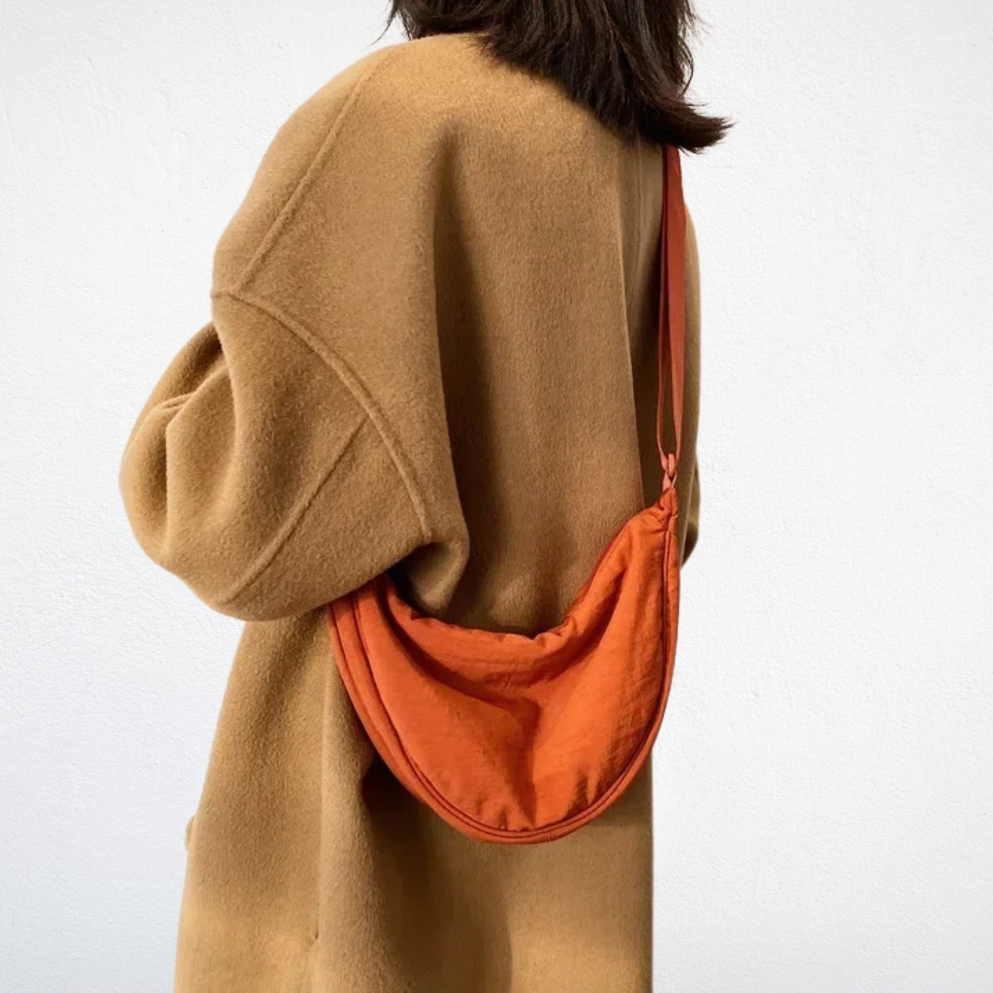Sac à Main Crossbody orange porté 2