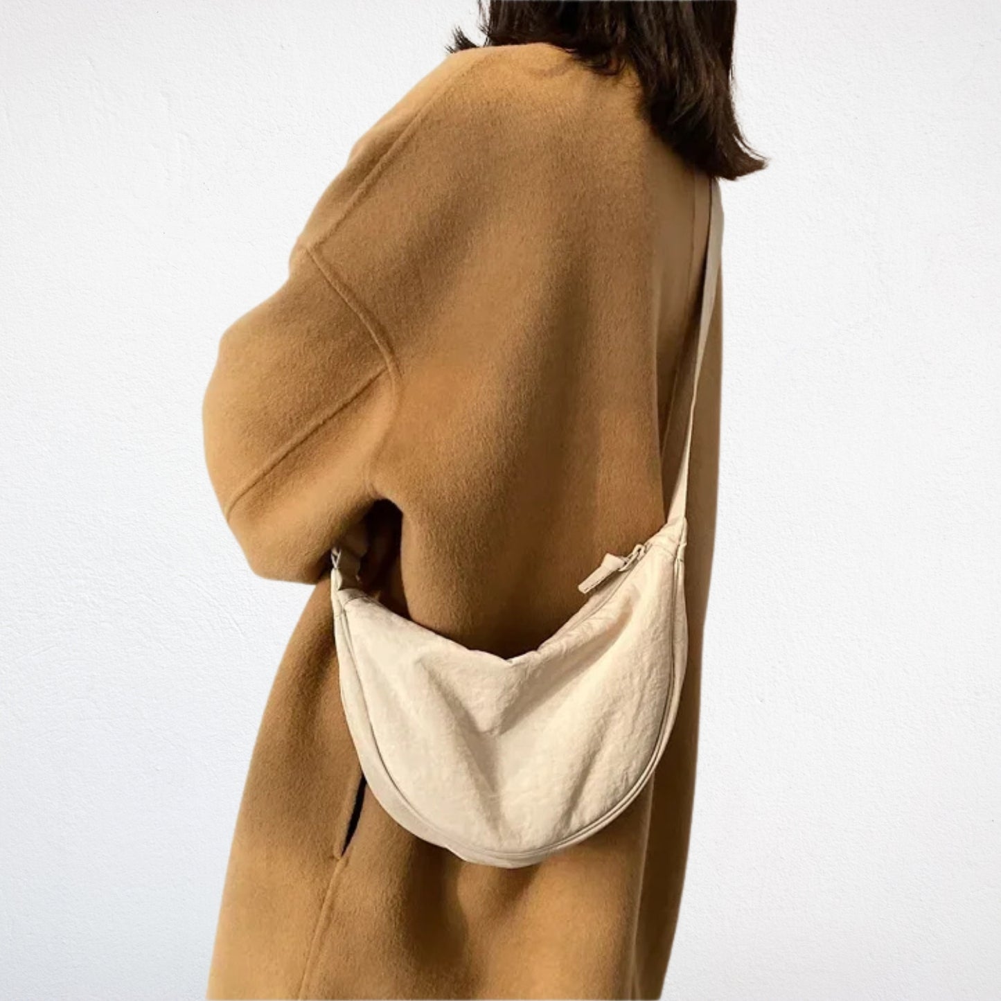 Sac à Main Crossbody beige porté