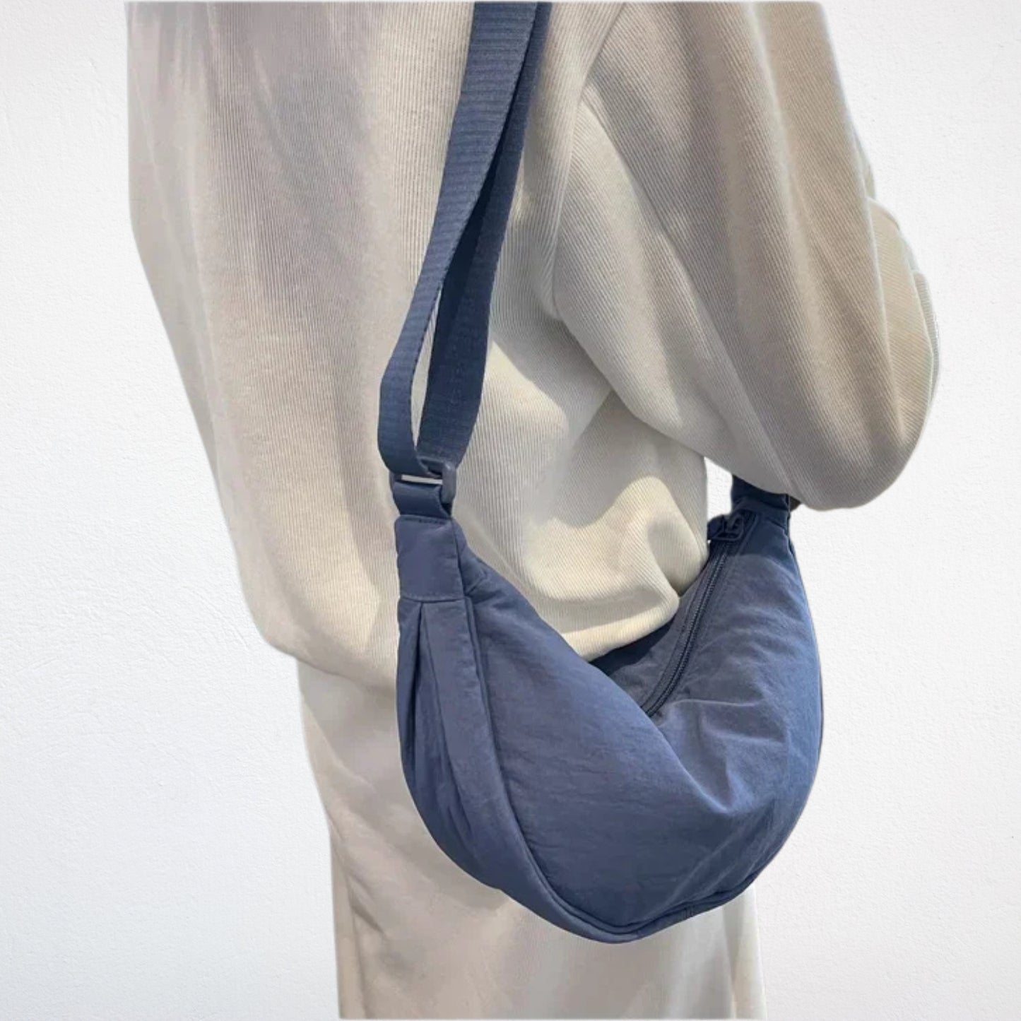 Sac à Main Crossbody bleu porté 2