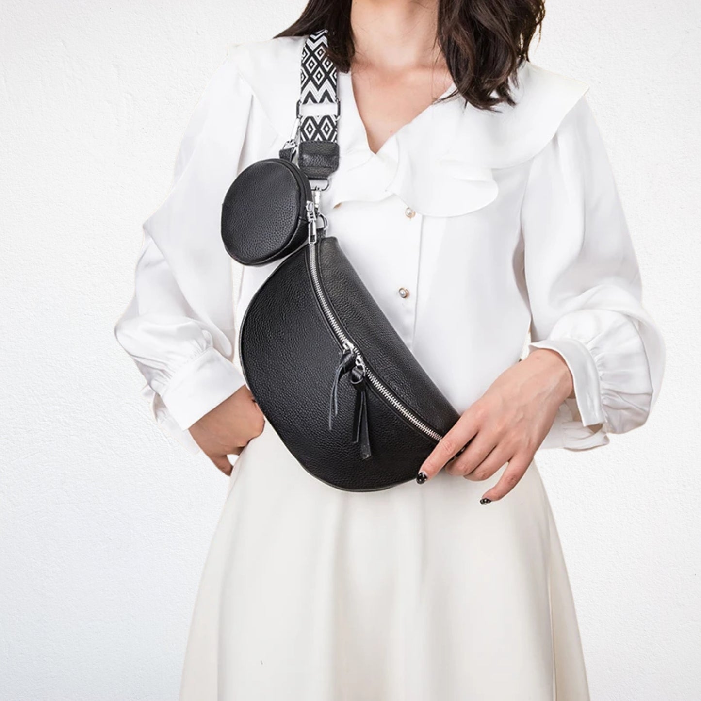 Sac Banane Femme Cuir Chic noir porté
