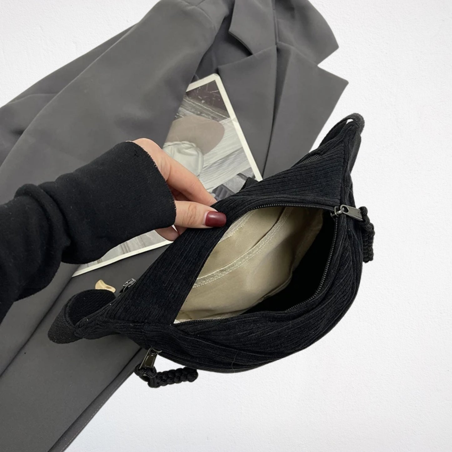 Sac à Main Noir à Bandoulière ouvert