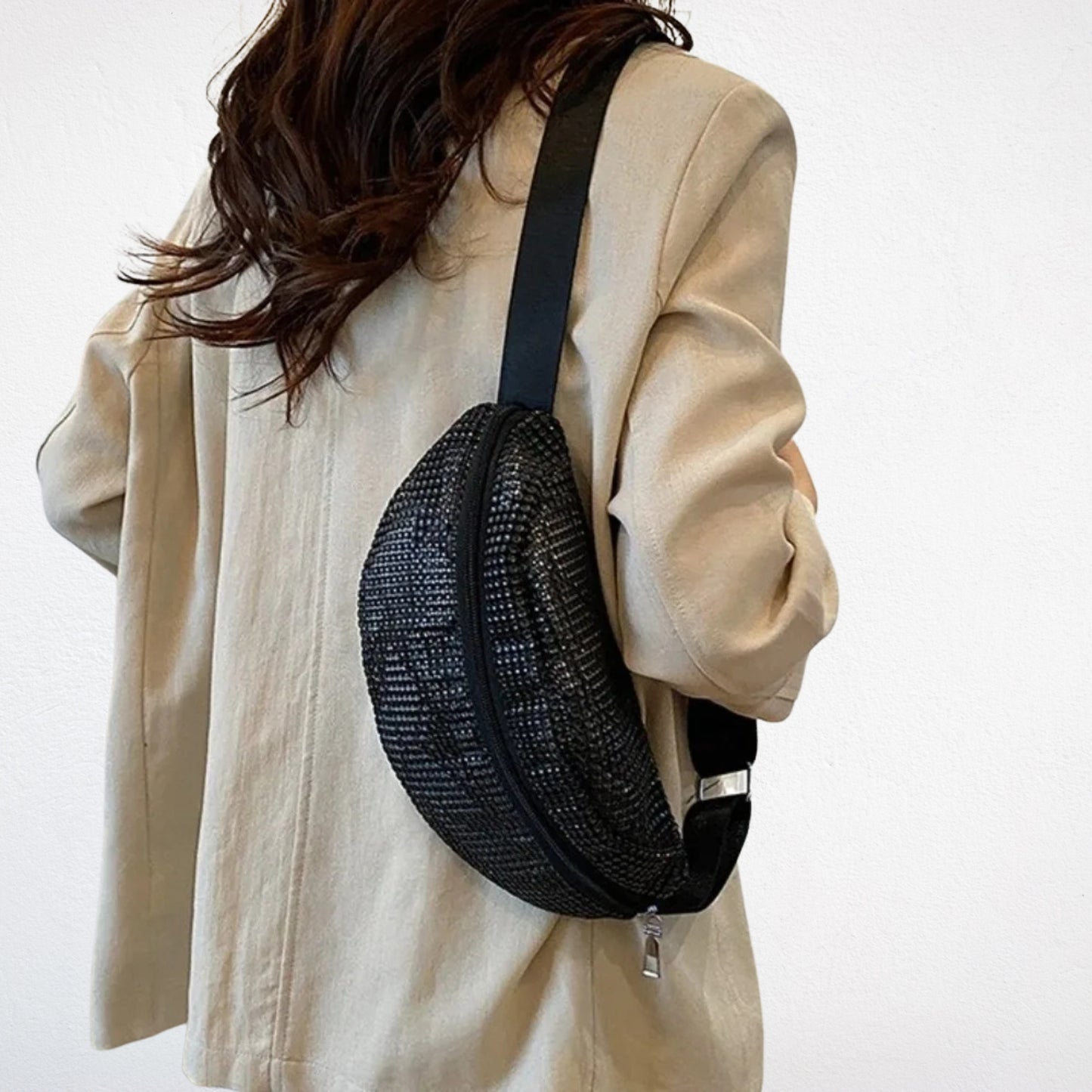 sac banane strass noir porté dos