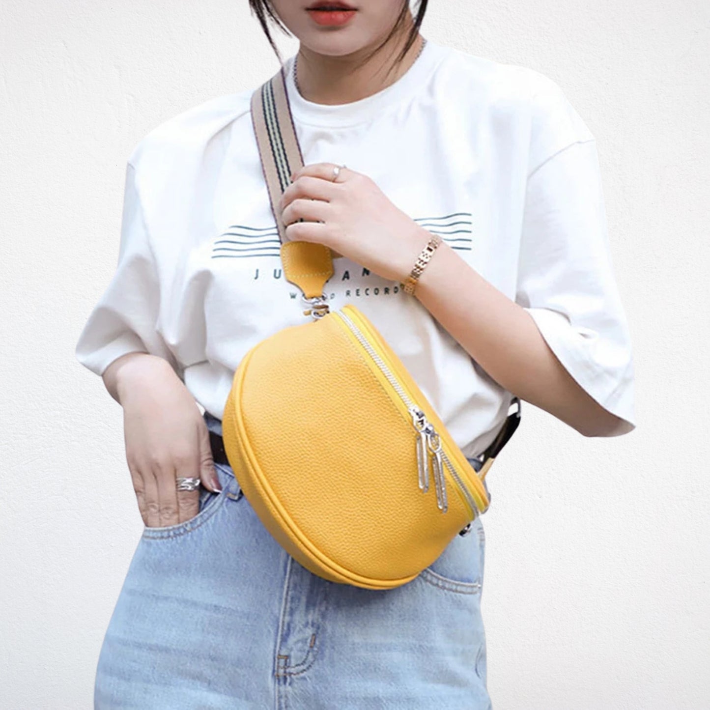 Sac à Main Epaule jaune porté