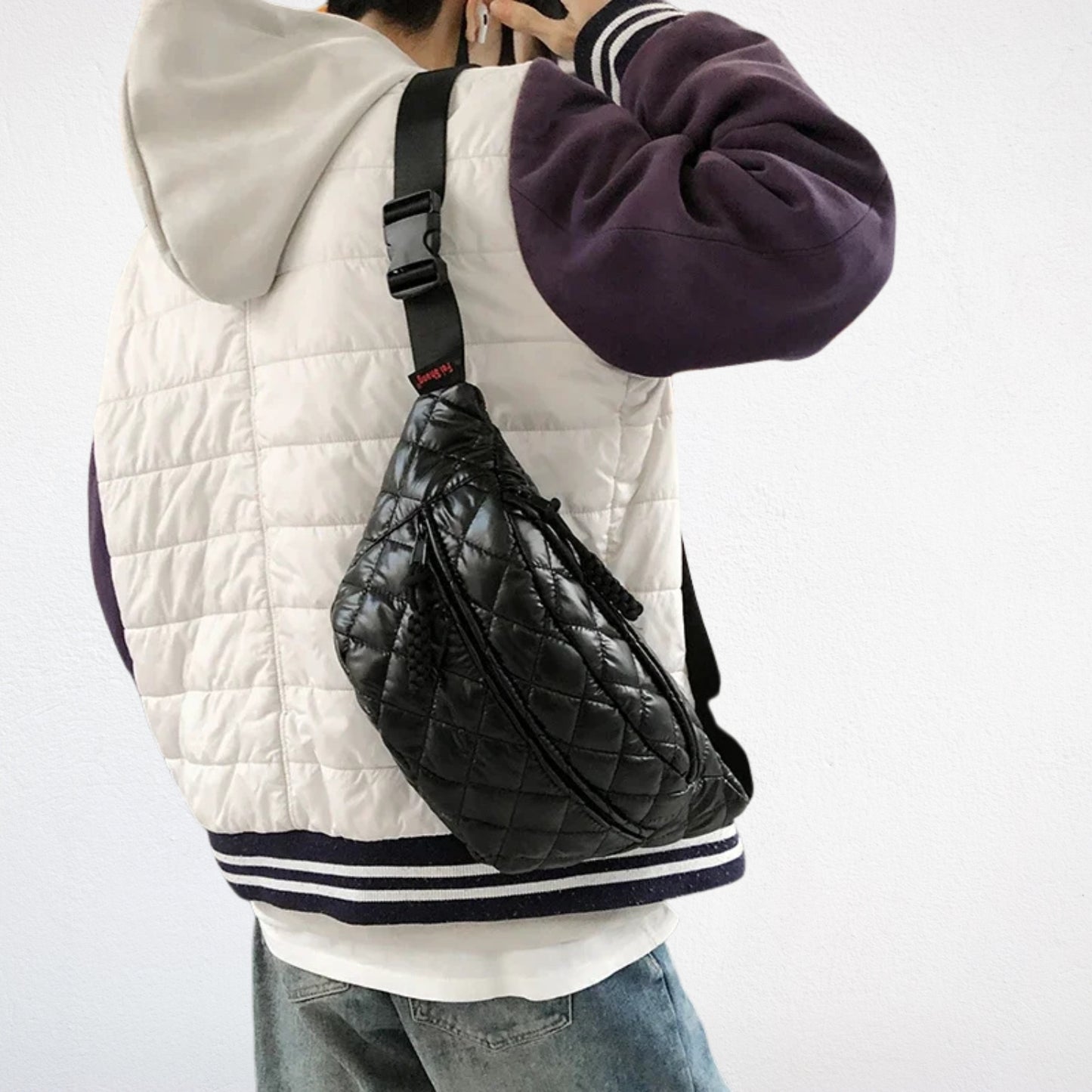 sac banane doudoune noir porté épaule