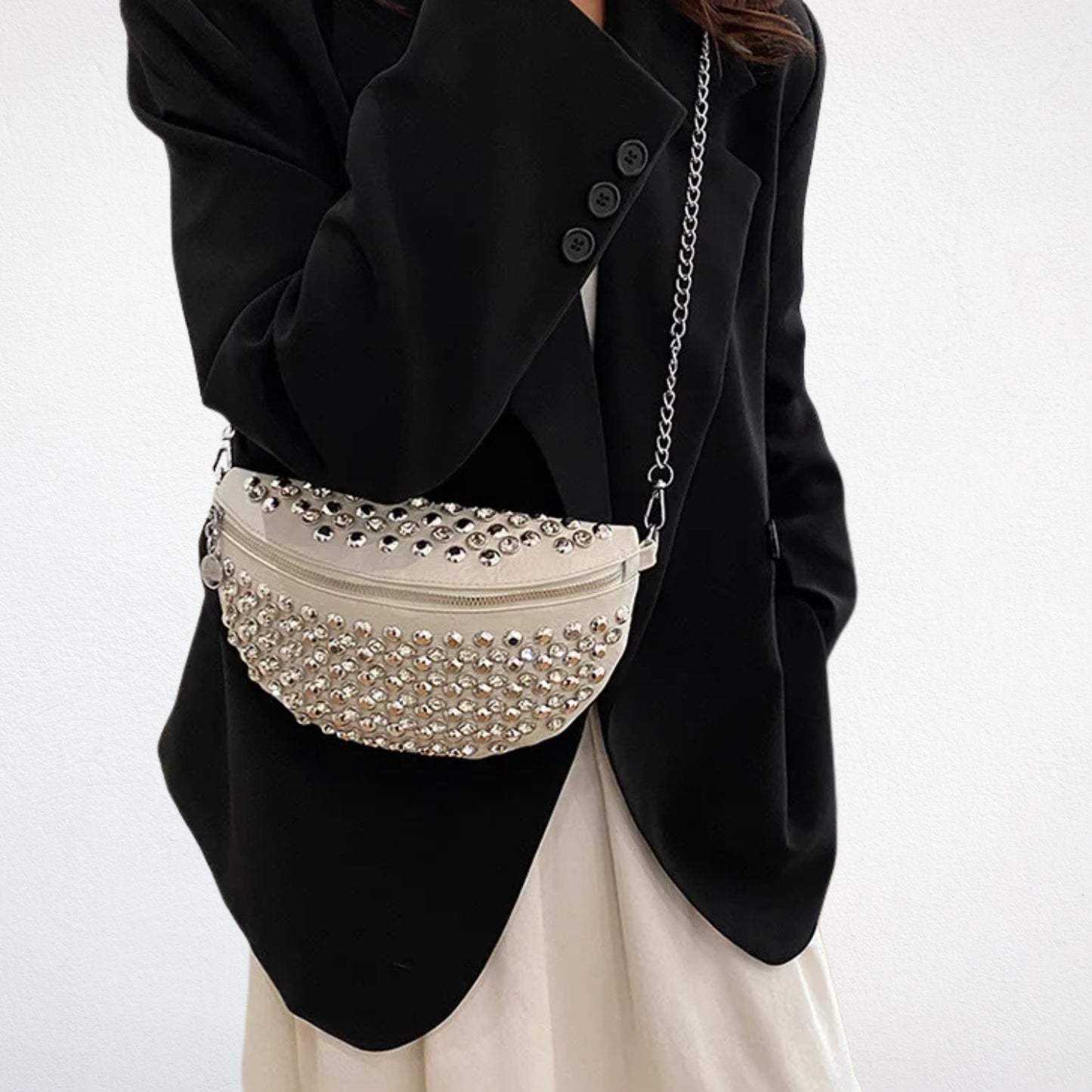sac forme demi lune blanc porté