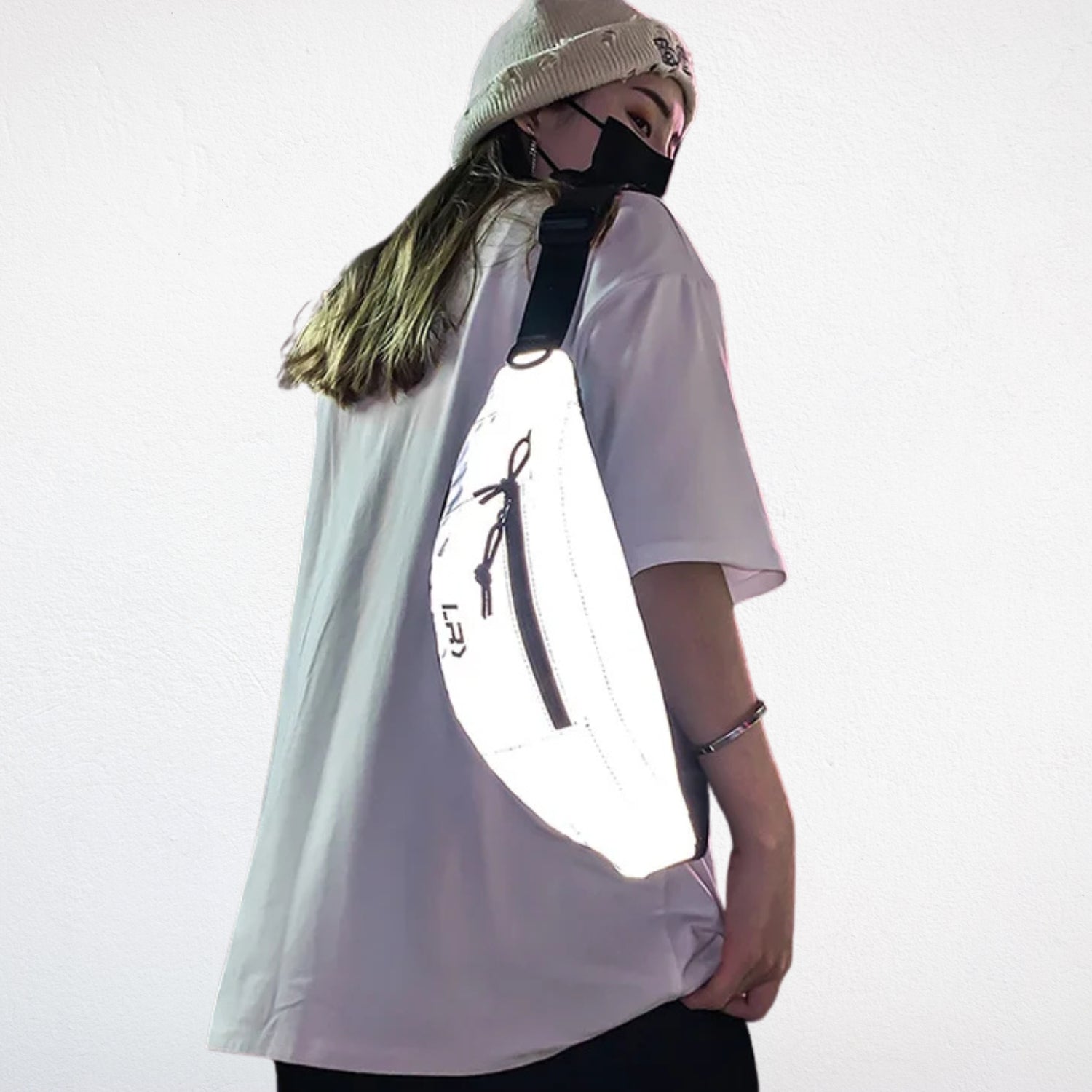 Sac Banane Réfléchissant gris réfléchissant porté