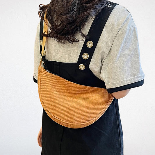 Sac Banane Demi-Lune Femme marron porté