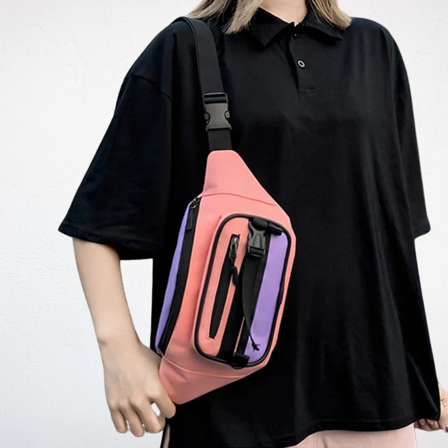 Sac Banane à la Taille rose porté