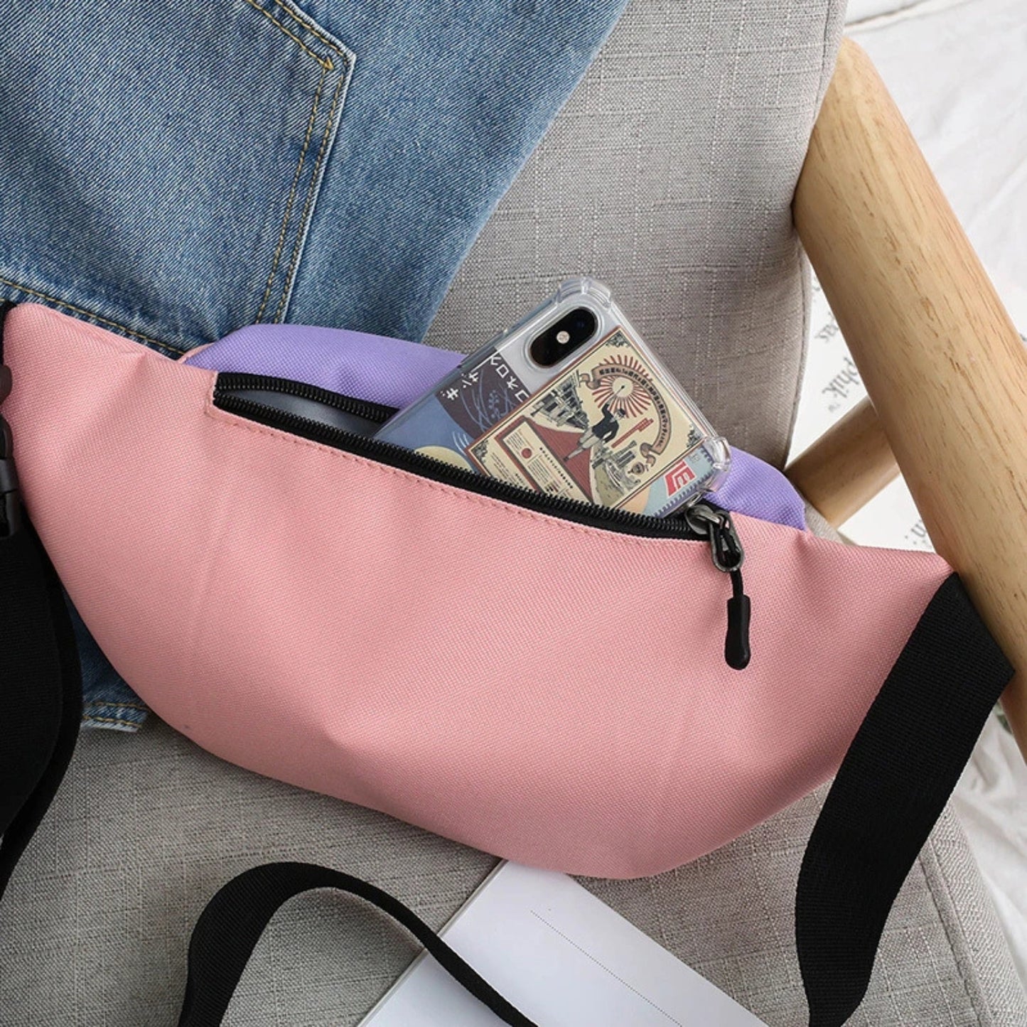 Sac Banane à la Taille rose ouvert poche arrière