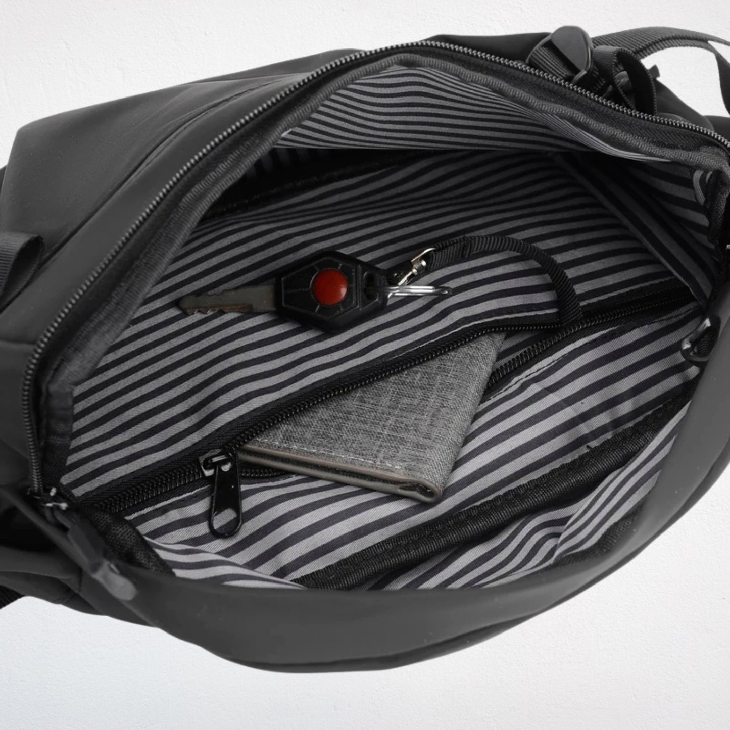 Sac de Poitrine Homme noir ouvert