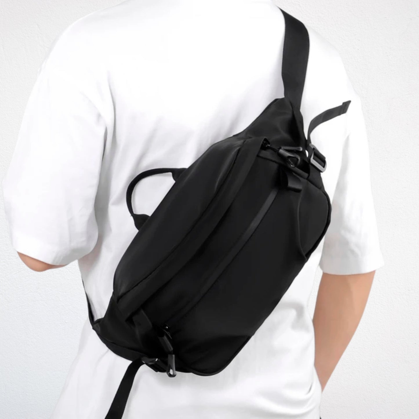 Sac de Poitrine Hommenoir porté 1