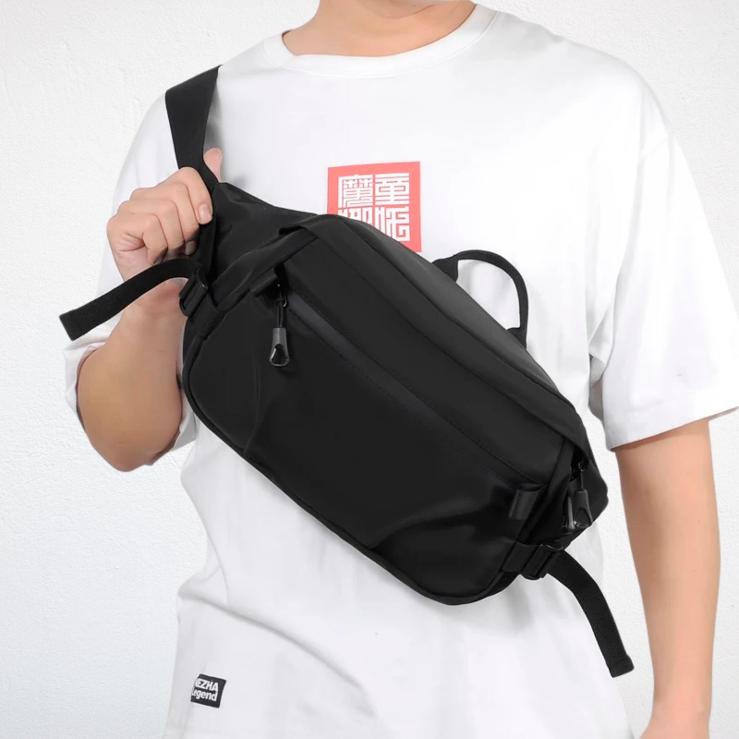 Sac de Poitrine Homme noir porté 2