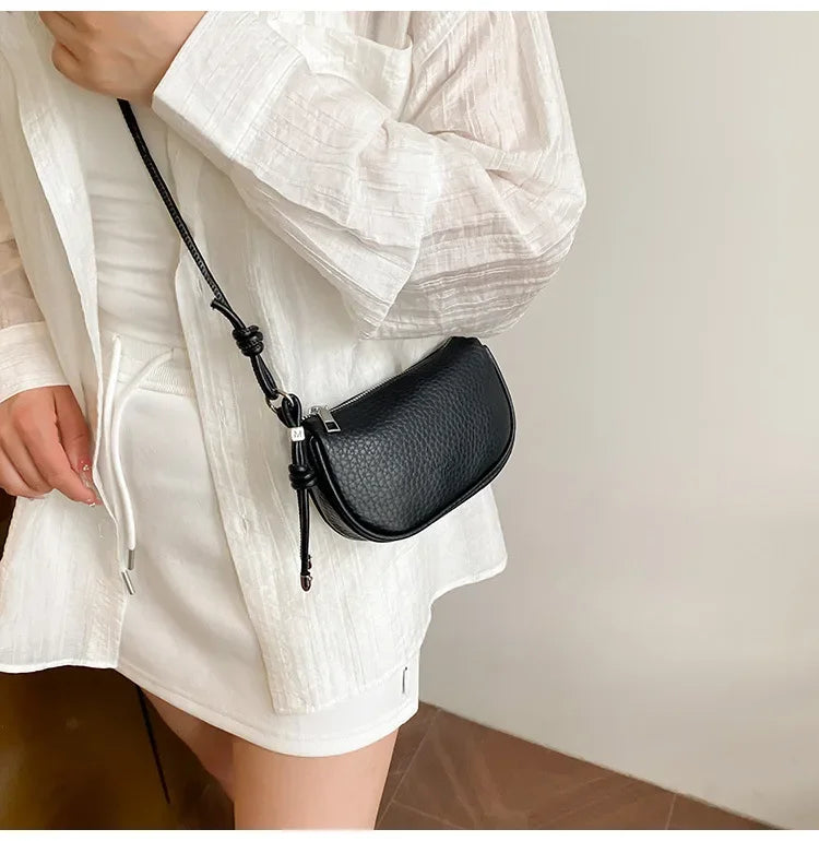 petit sac bandouliere femme noir porté
