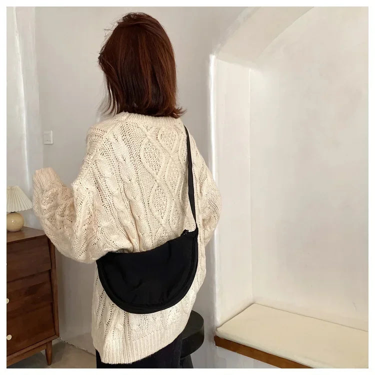 Sac à Main Crossbody noir porté