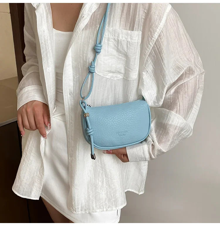 petit sac bandouliere femme bleu porté