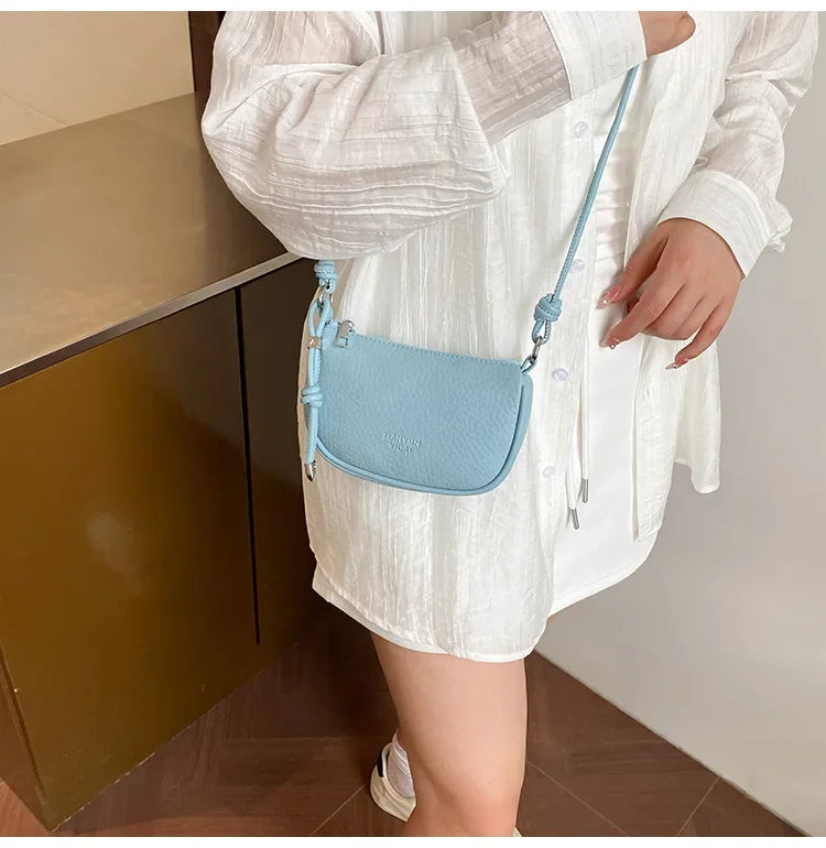 petit sac bandouliere femme bleu porté
