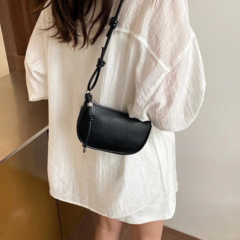 petit sac bandouliere femme noir porté