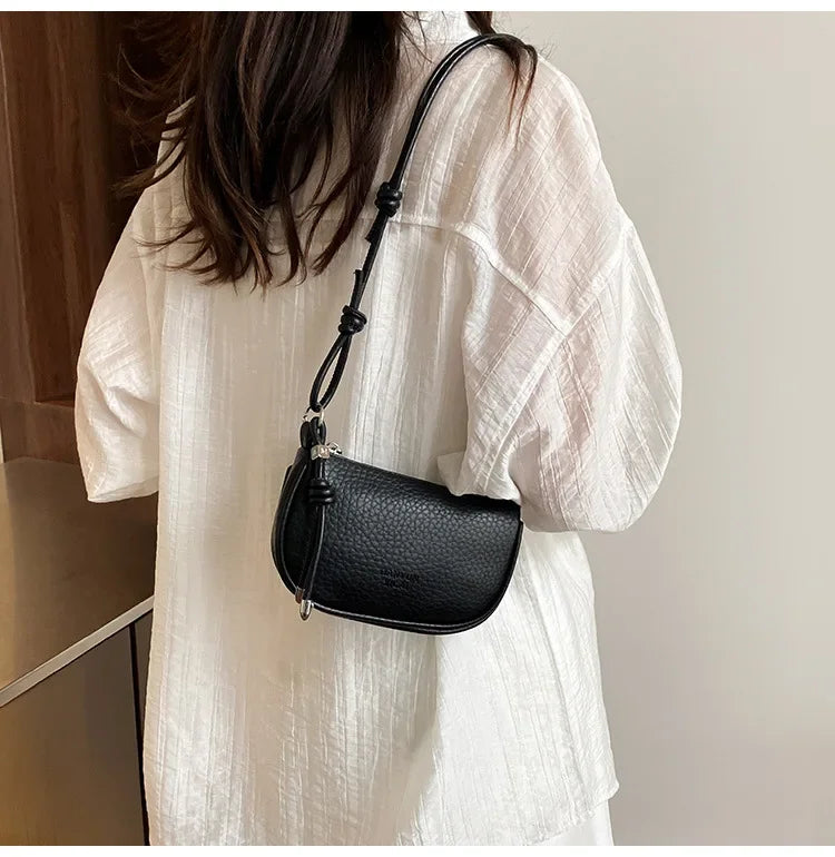 petit sac bandouliere femme noir porté