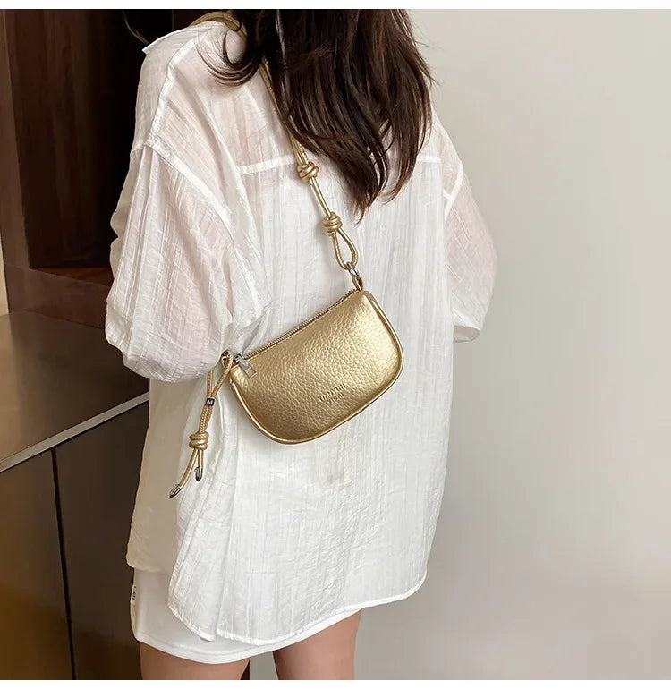 petit sac bandouliere femme doré porté dos