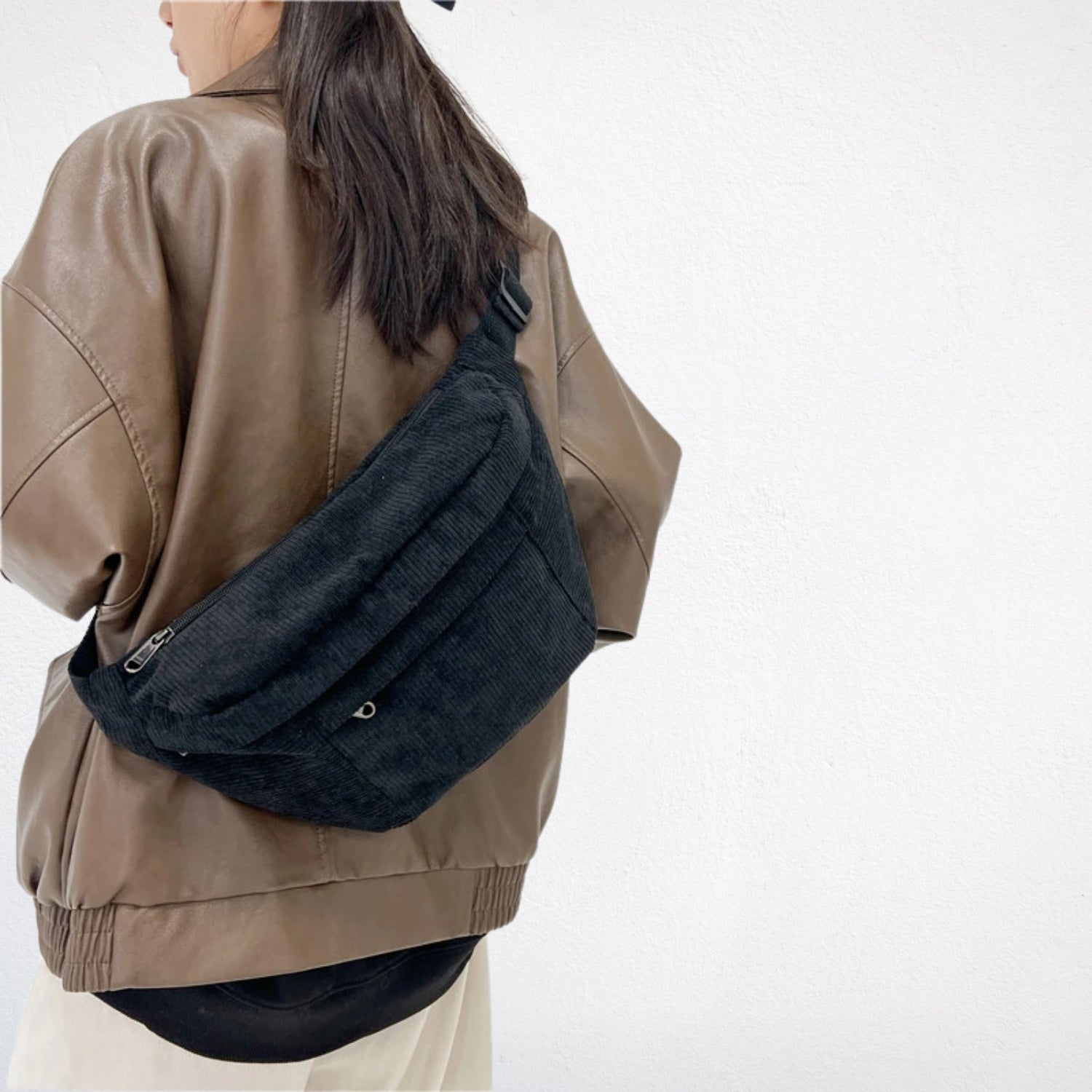 Sac Bandoulière Banane XXL noir porté