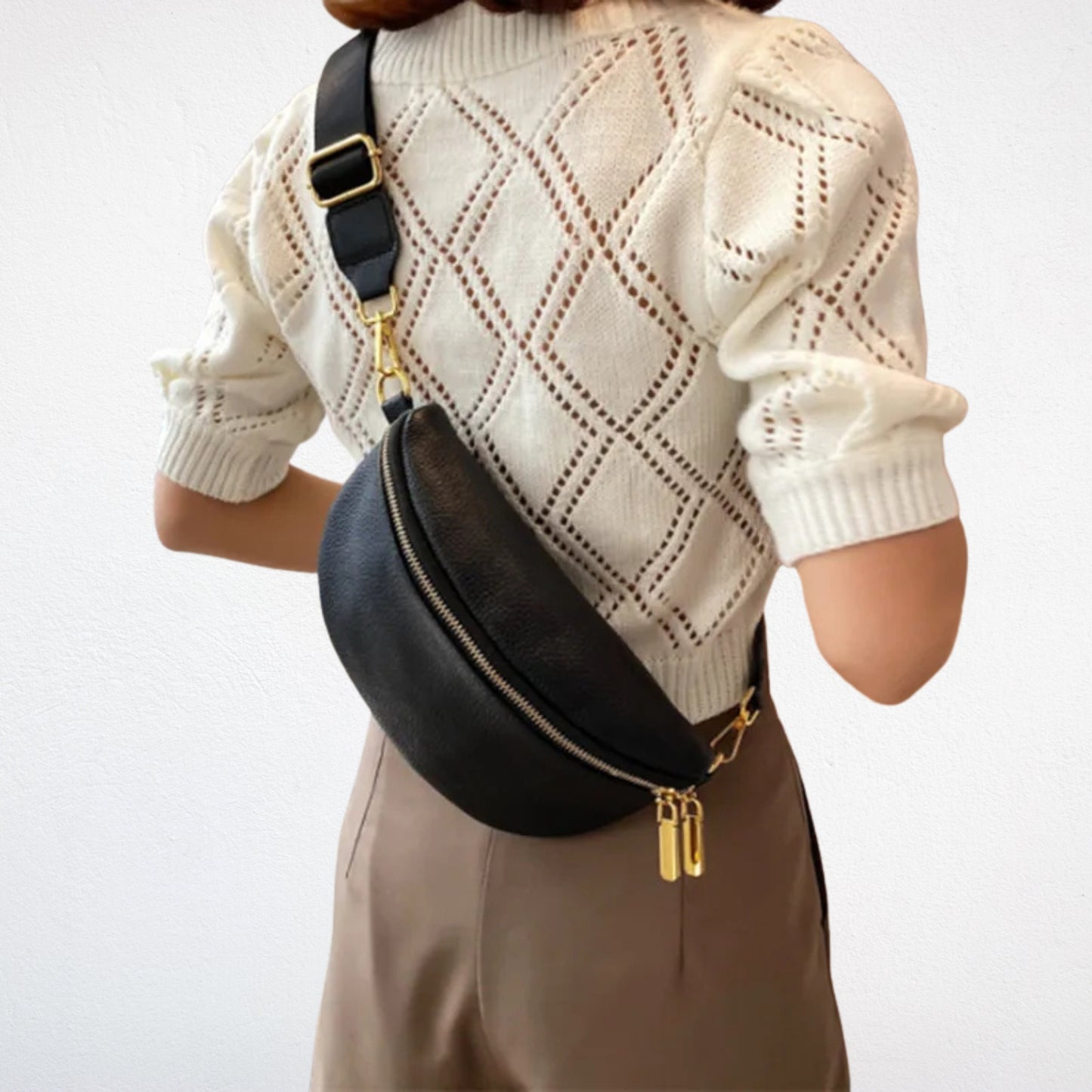 Sac Banane Bandoulière Femme Chic noir porté dos