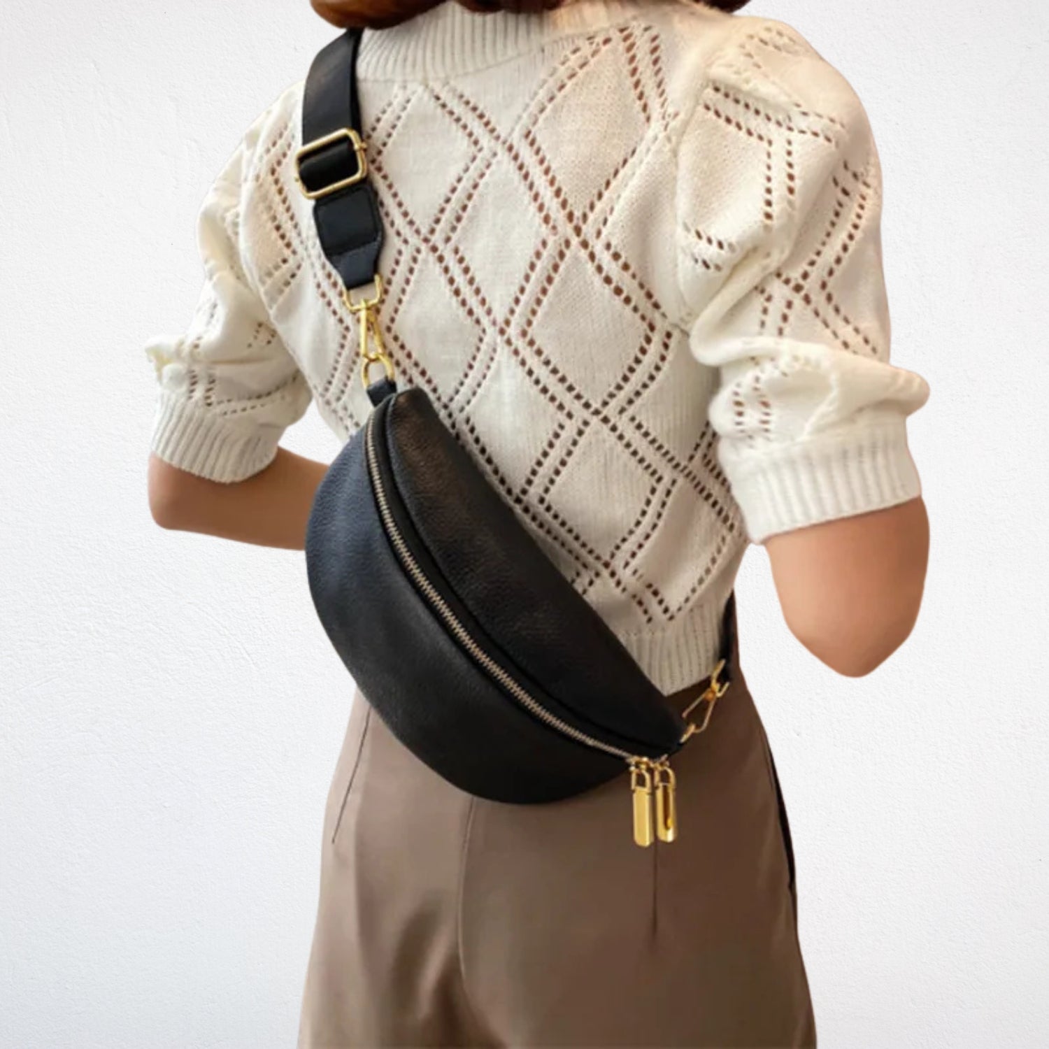 Sac Banane Bandoulière Femme Chic noir porté dos
