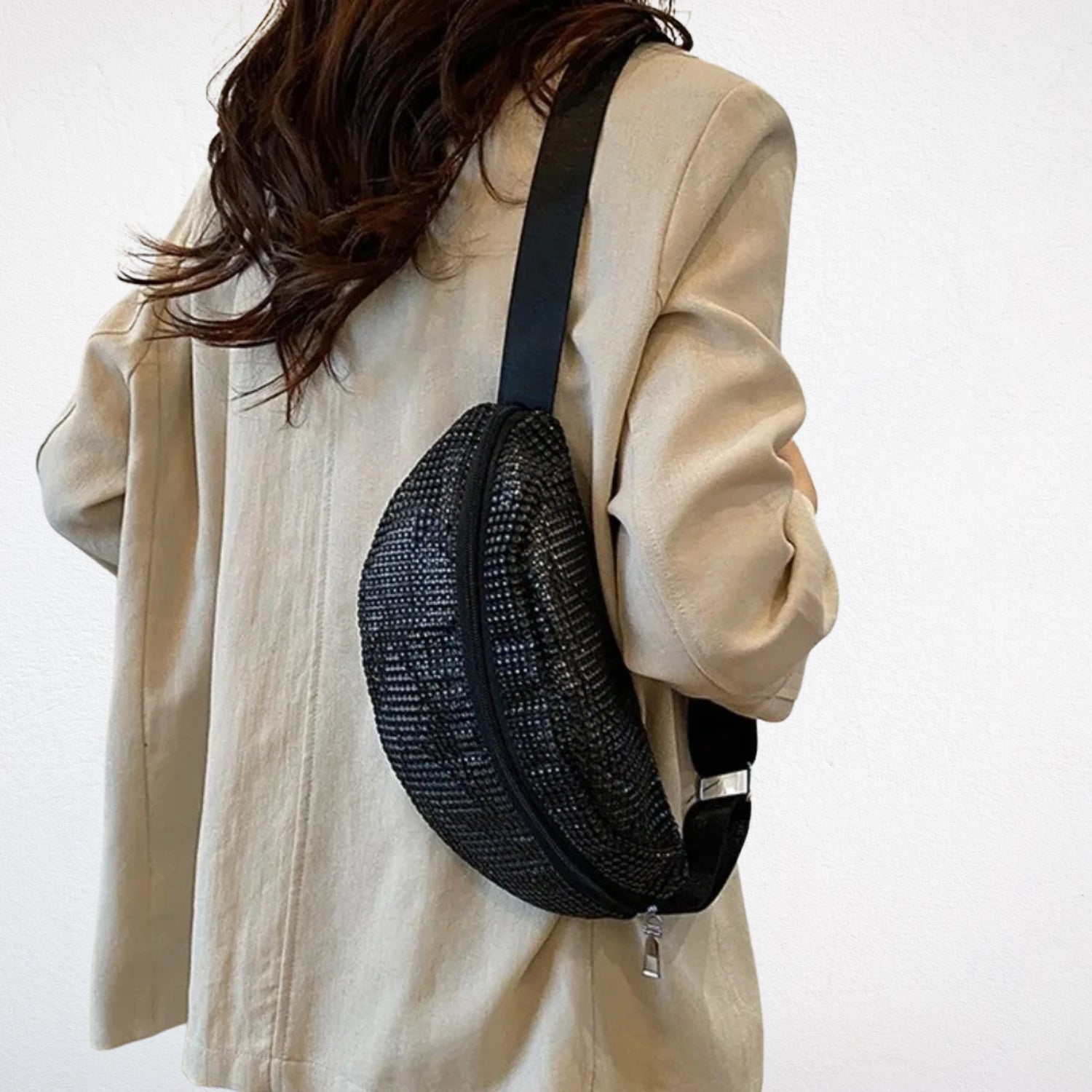 sac banane strass noir porté dos
