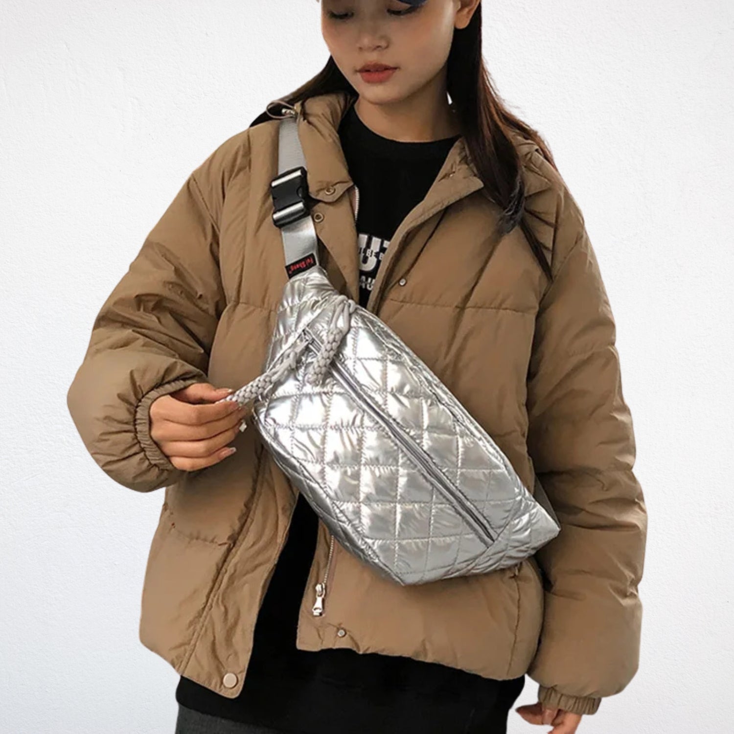 sac banane doudoune argent porté devant