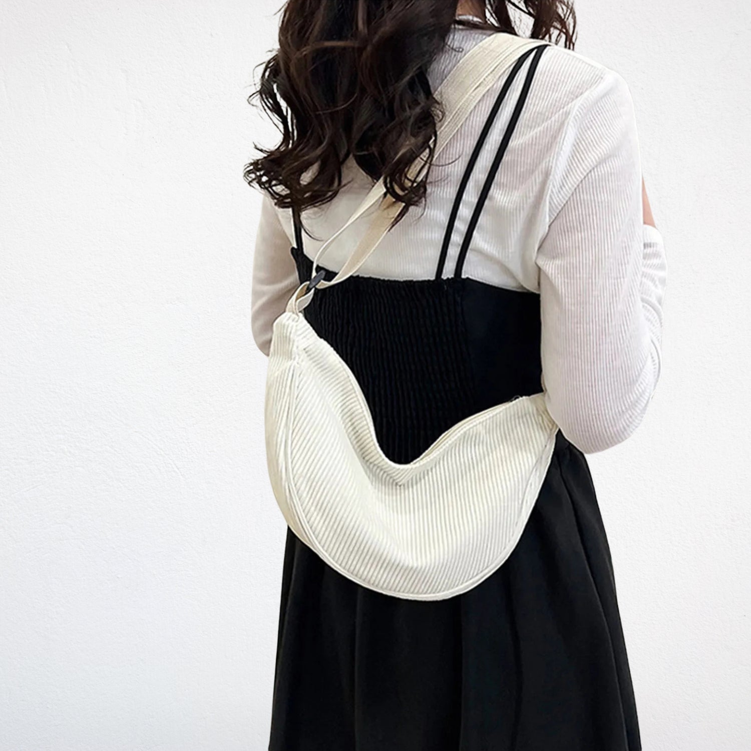Sac Banane Demi-Lune Femme blanc porté 2