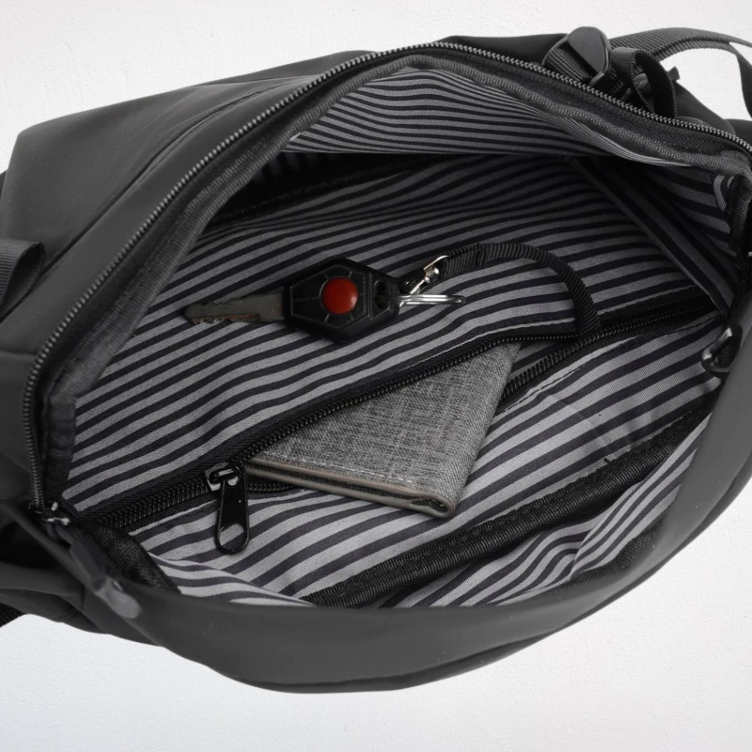 Sac de Poitrine Homme noir ouvert