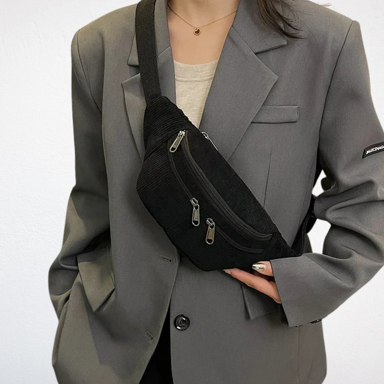 Sac Corduroy noir porté