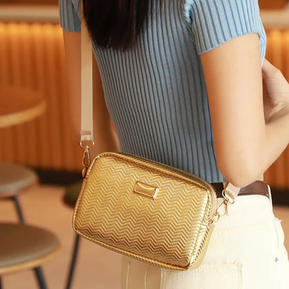 petit sac bandoulière doré porté 1
